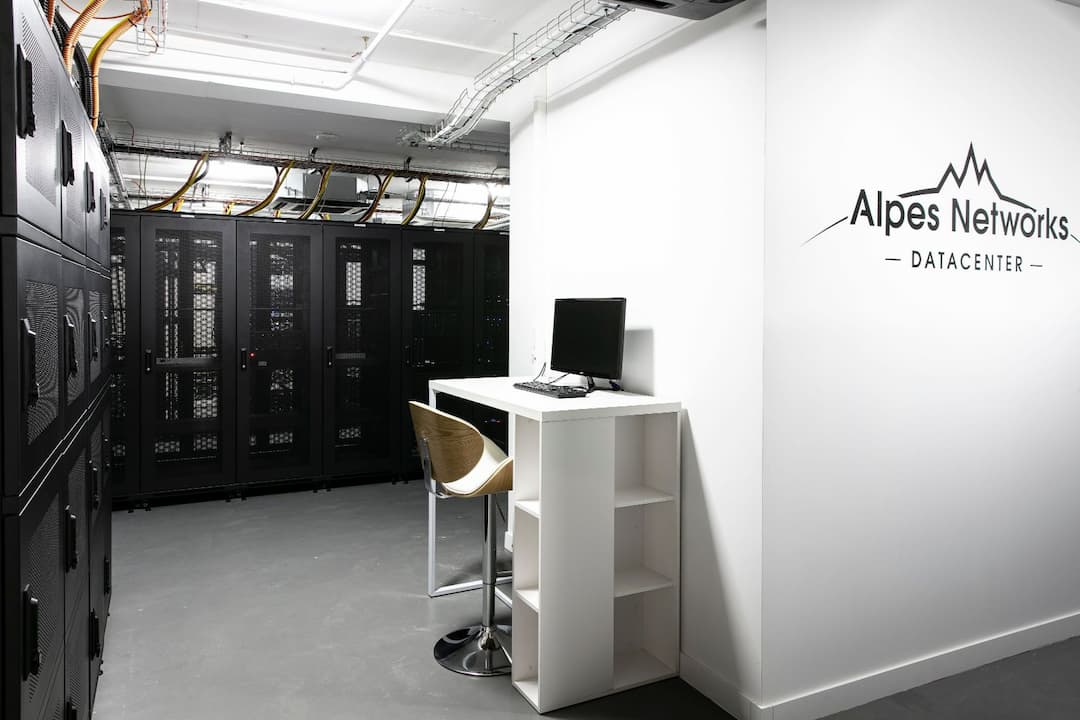 Un datacenter de proximité sécurisé pour location de baie de stockage pour hébergement de serveurs pour entreprises à Annecy